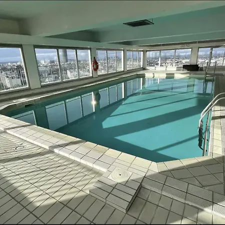 Amazing View, Beautiful Flat, Swimming Pools Paris