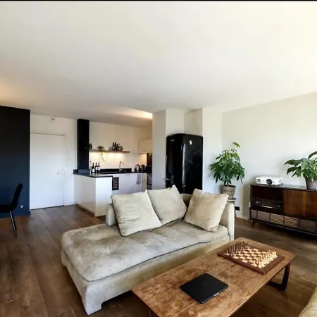 Amazing View, Beautiful Flat, Swimming Pools, Secure Parking *