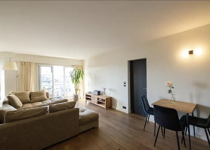 Amazing View, Beautiful Flat, Swimming Pools, Secure Parking Apartment *