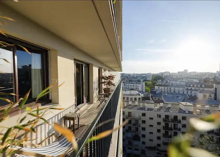 Amazing View, Beautiful Flat, Swimming Pools, Secure Parking Apartment *