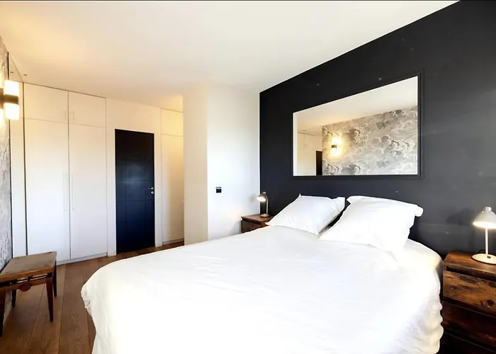 Amazing View, Beautiful Flat, Swimming Pools, Secure Parking Apartment Paris