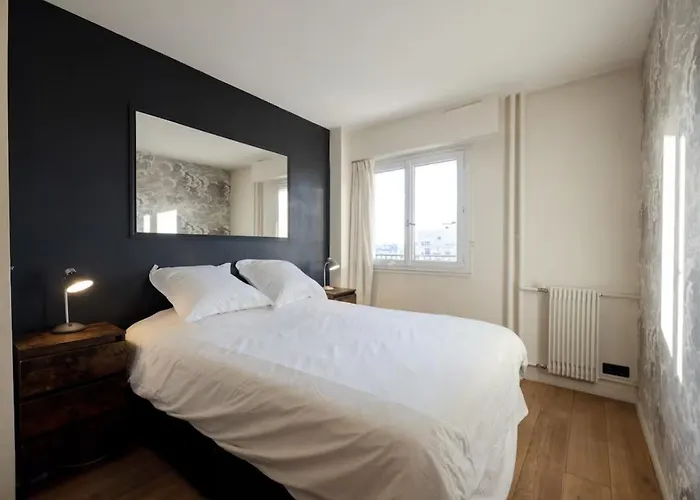 Amazing View, Beautiful Flat, Swimming Pools, Secure Parking Apartment Paris