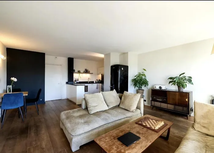 Amazing View, Beautiful Flat, Swimming Pools, Secure Parking *