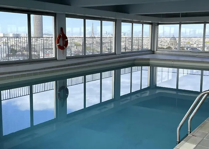 Amazing View, Beautiful Flat, Swimming Pools, Secure Parking * Paris